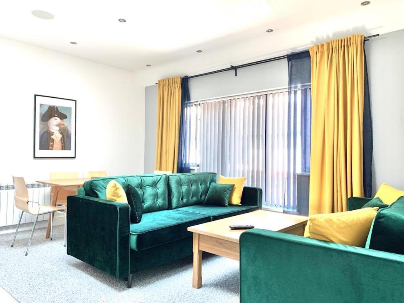 Premium Apartments Thatcham Broadway Bagian luar foto